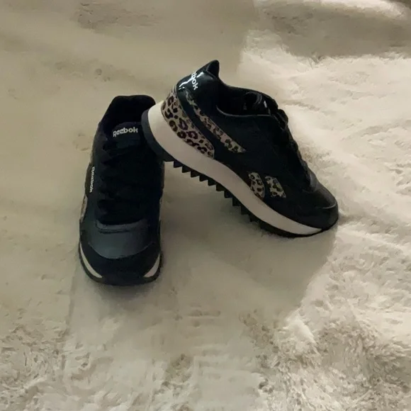 Reebok shoes - Picture 2 of 5